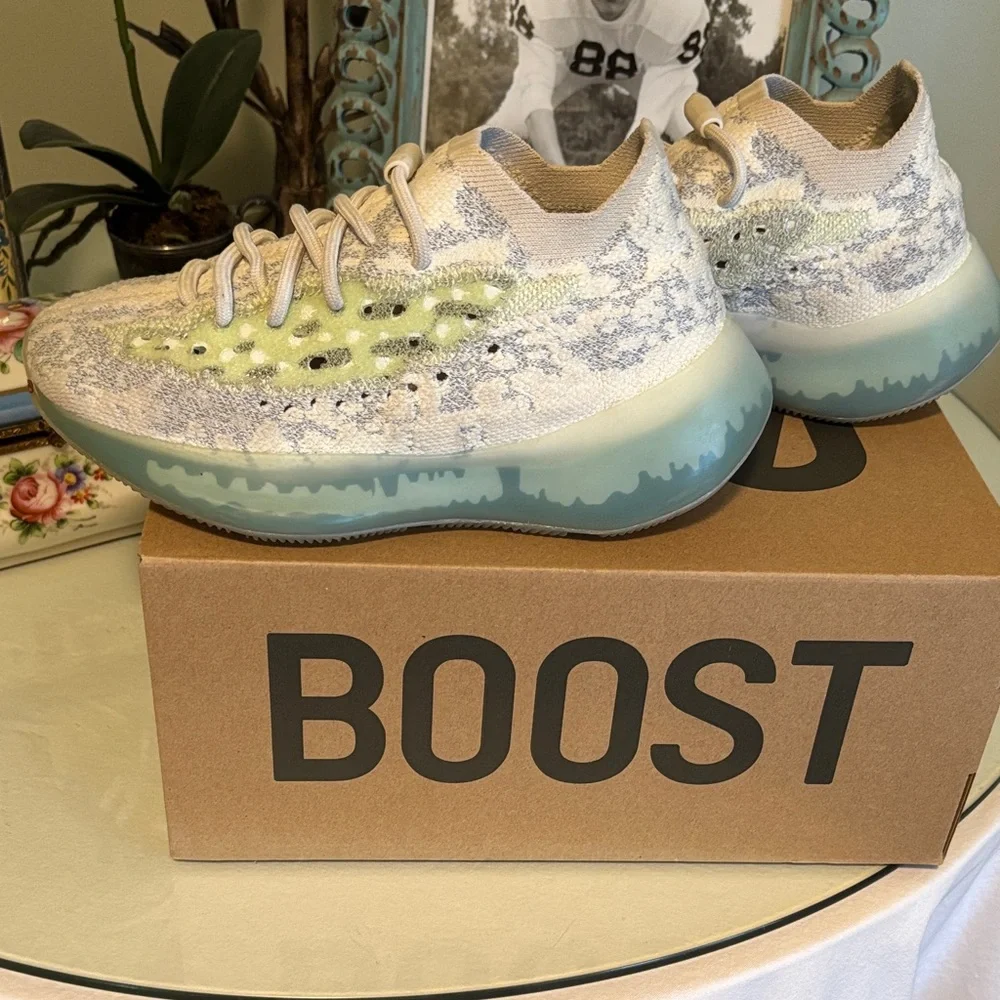 Yeezy Boost 380 (Adidas) - Picture 6 of 8